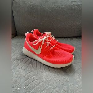 Nike Hot Pink Roshe Run Running Shoe glow in the dark - Youth 6 or women’s 7.5